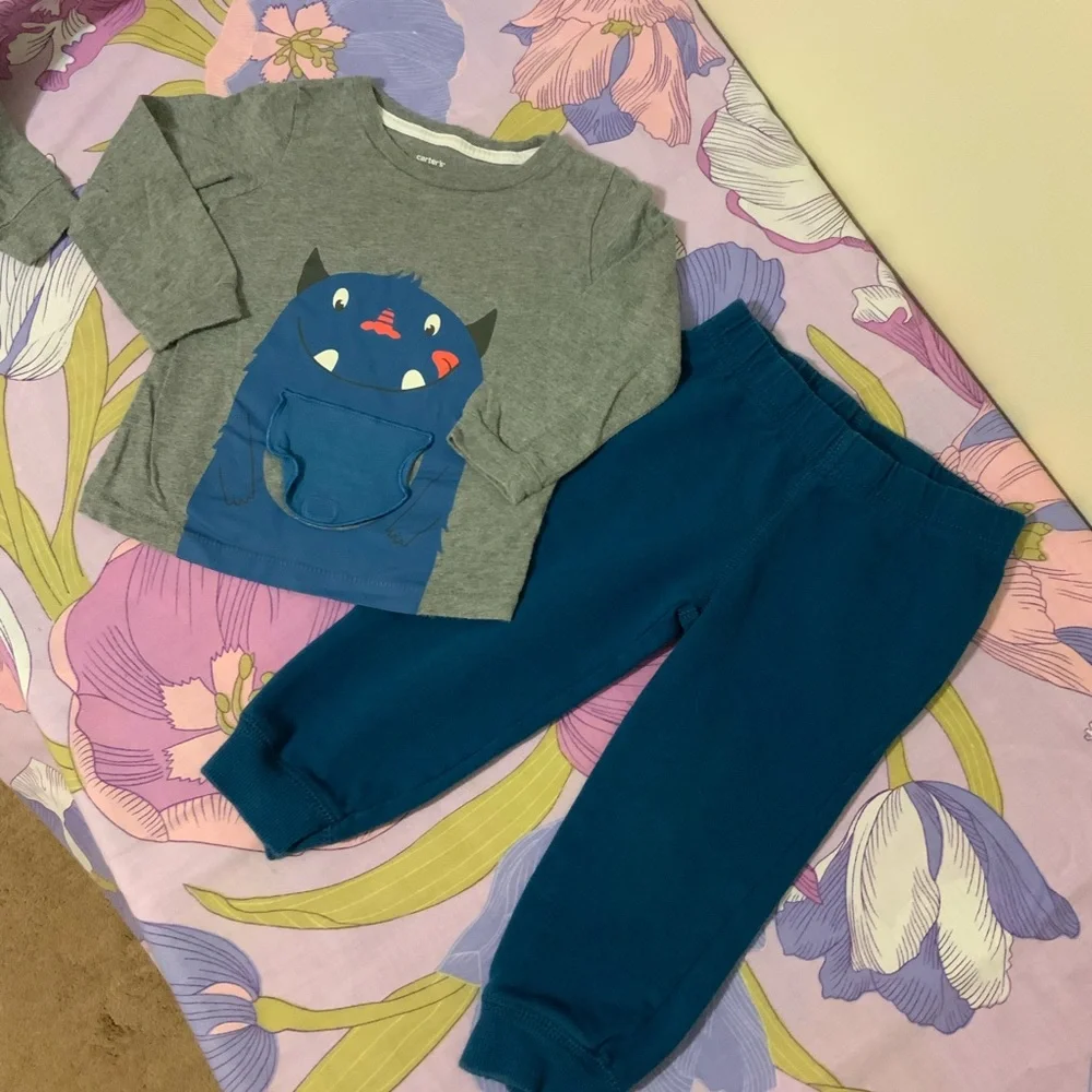 EUC Lot 8 Pz  Toddler 4 Sets Pants Sweater & Tee 24M  Carter’s
